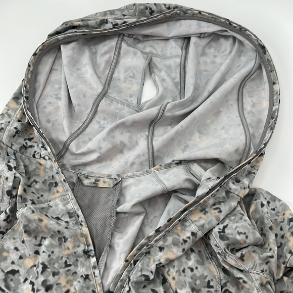 Lululemon lightweight hooded jacket with ponytail hole size 6 - Picture 8 of 9